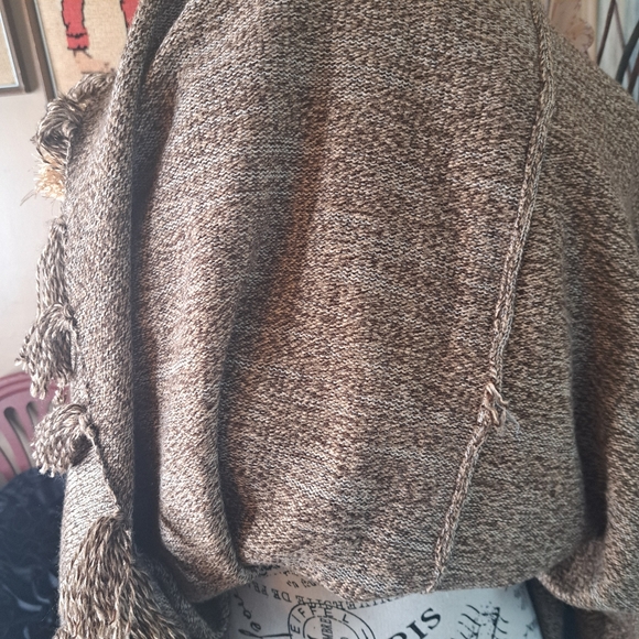 A Beautiful one of a kind poncho (I never used it ) - Picture 16 of 16